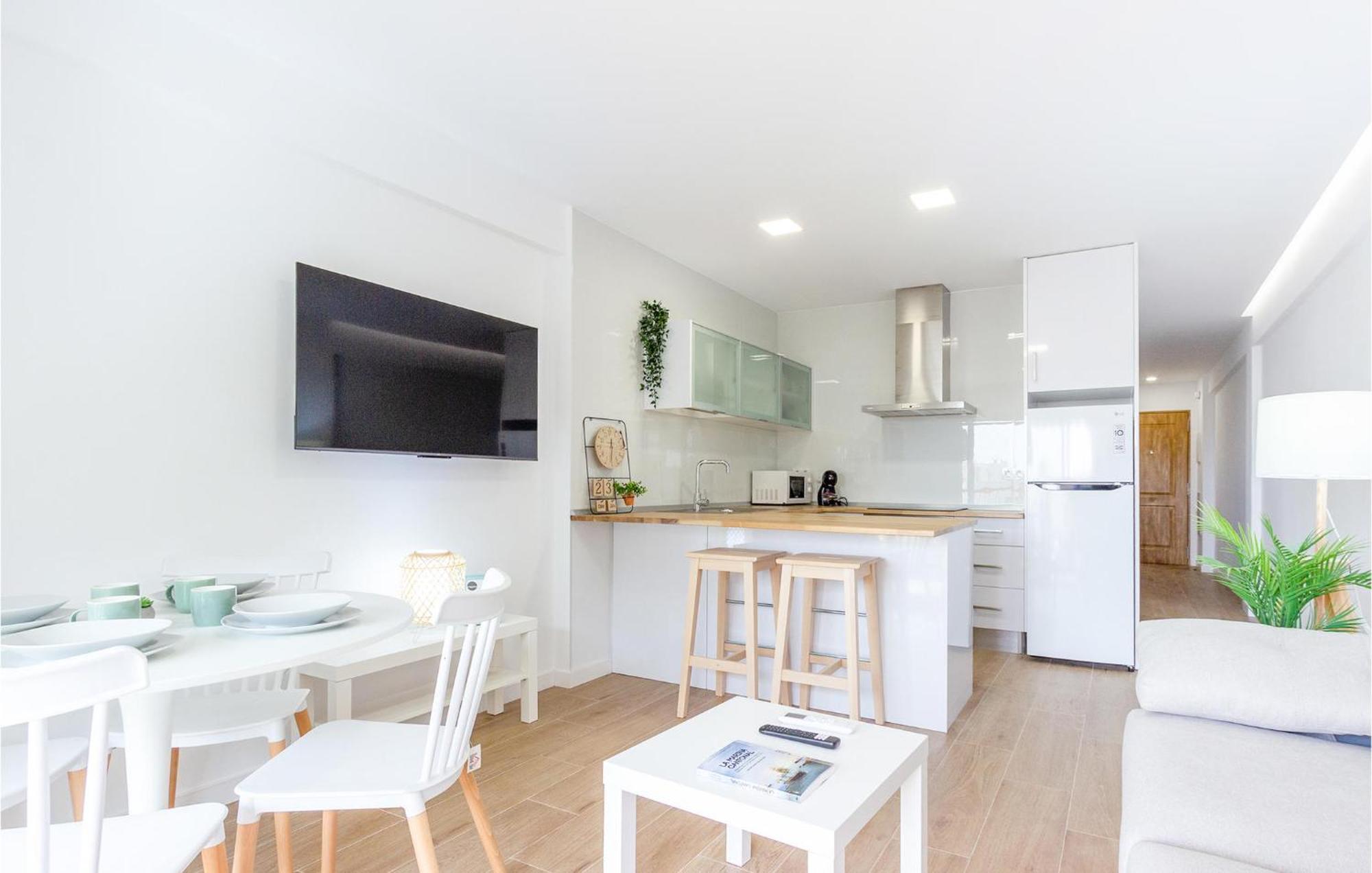 Lovely Apartment In Santa Pola With Kitchen Buitenkant foto