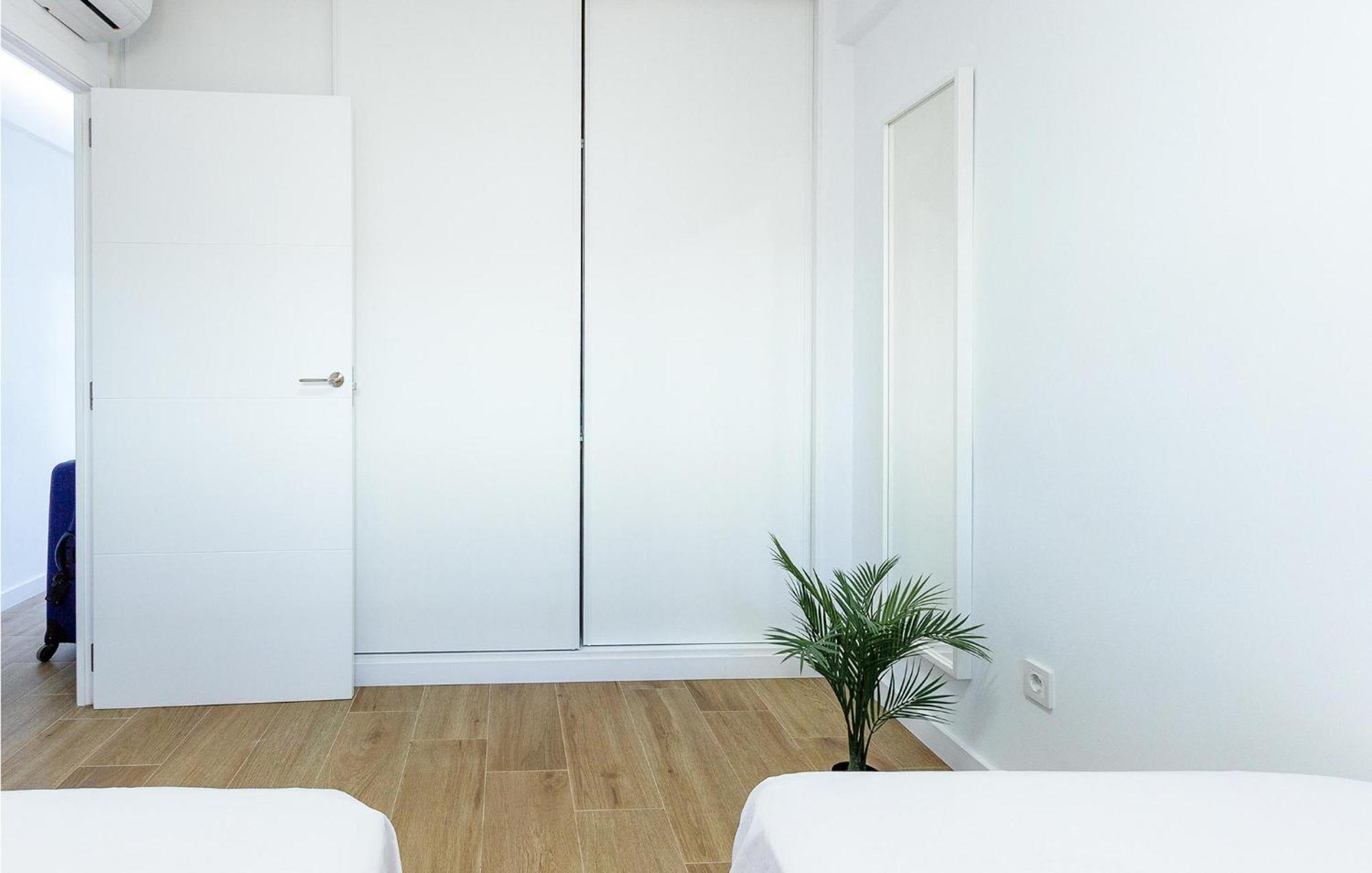 Lovely Apartment In Santa Pola With Kitchen Buitenkant foto
